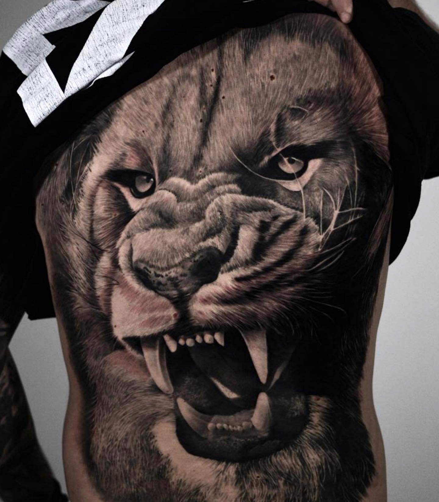 Schwarz-Grau-Tattoo von Adam LAKIMII, Arbeit 6