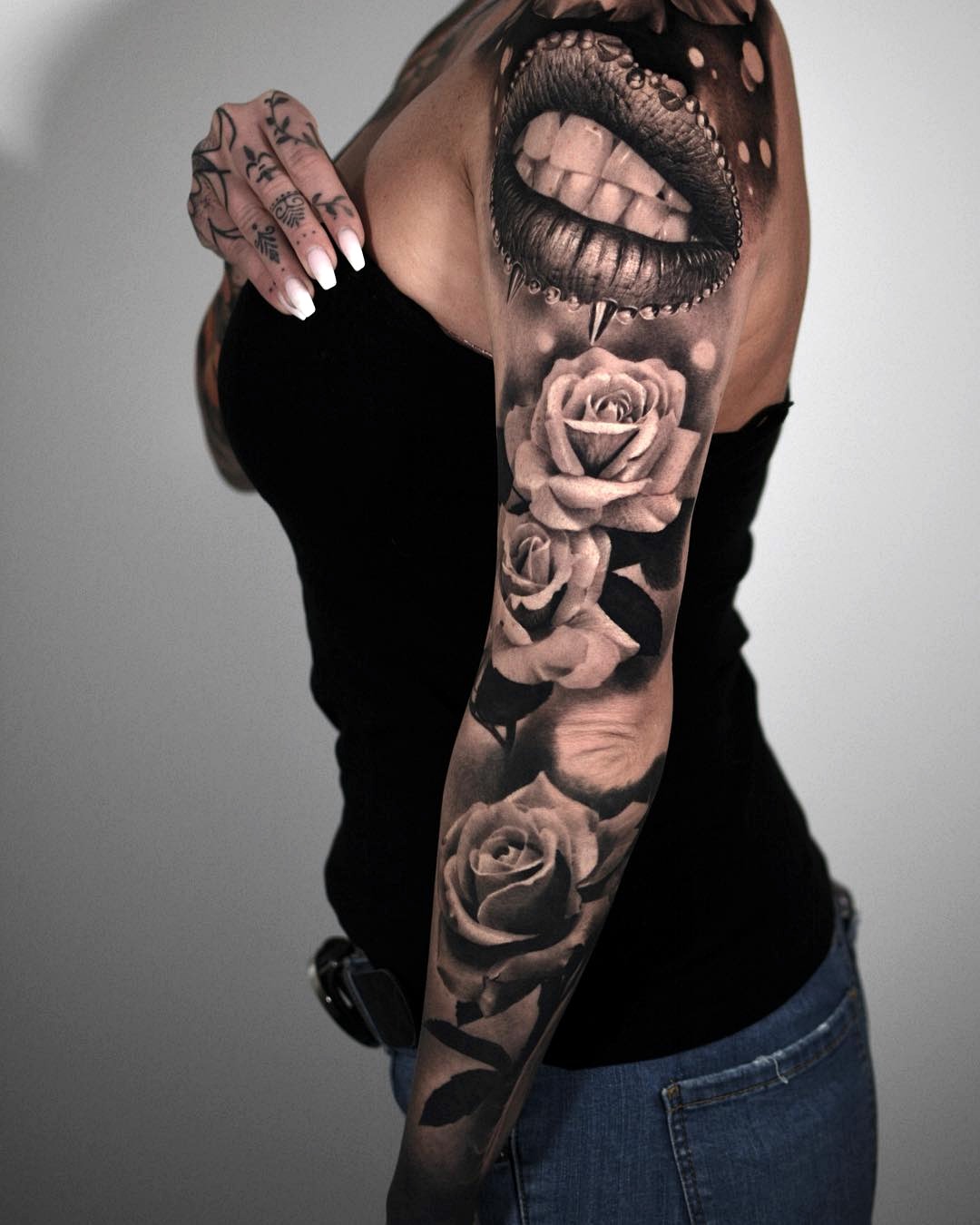 Schwarz-Grau-Tattoo von Adam LAKIMII, Arbeit 1